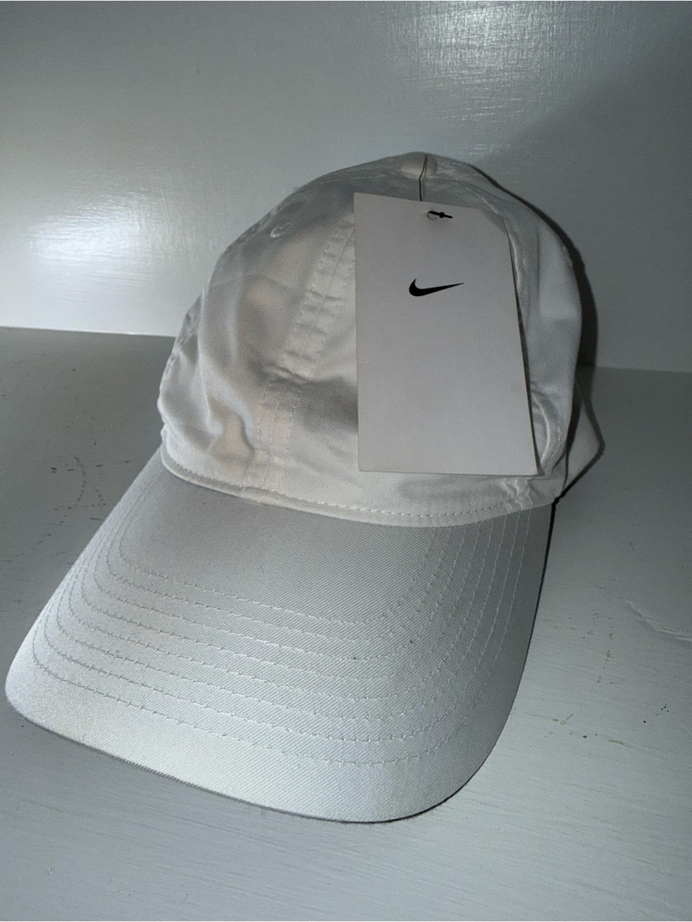 Nike Men’s Golf White Baseball Cap with Curved Brim
